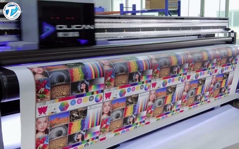 Máy in UV cuộn Dlican – Tương lai của in bạt quảng cáo và thiết kế sáng tạo